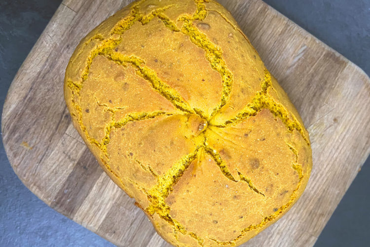 Oak Chopping Board Turmeric Loaf